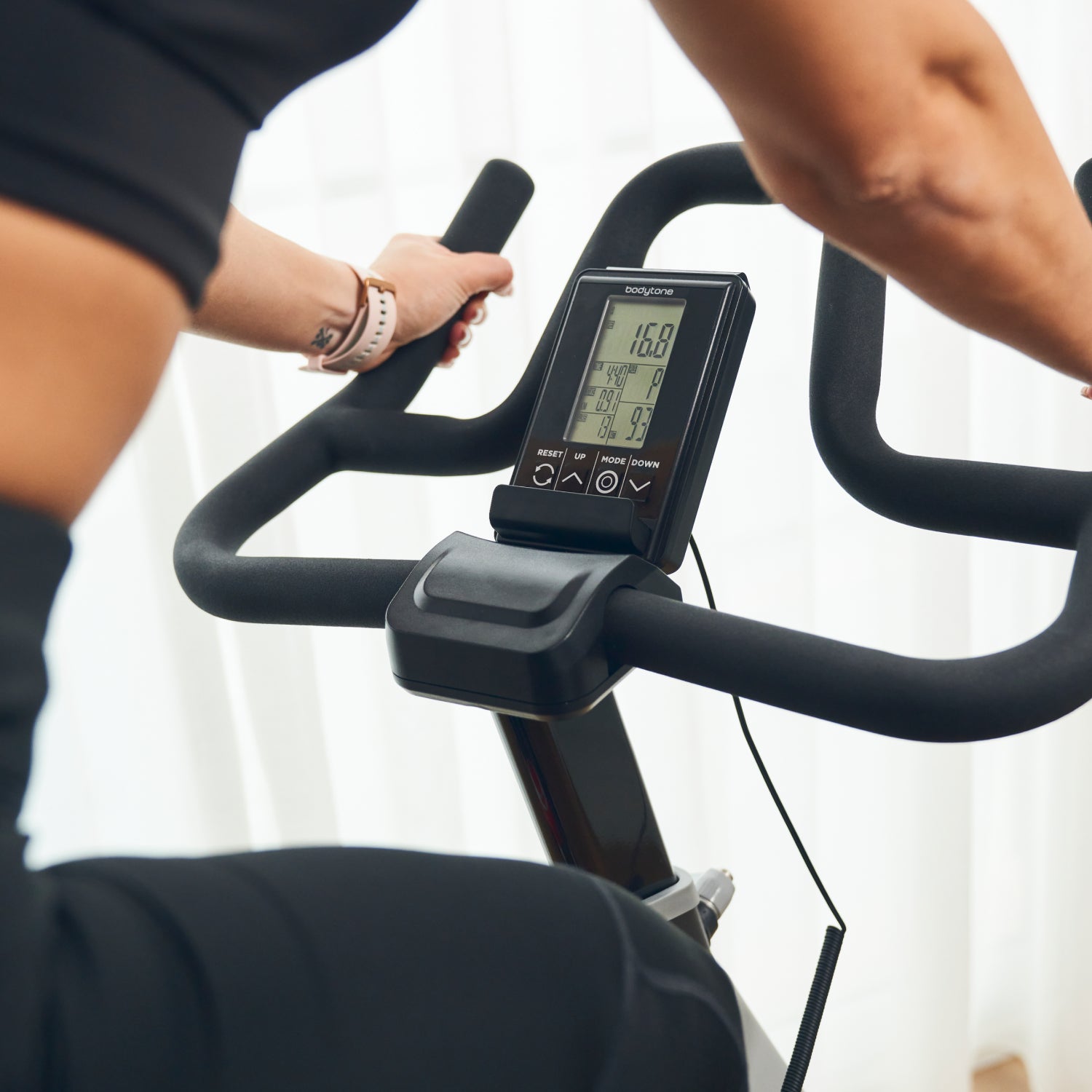 bodytone-active-bike-200-connect-velo-appartement-reconditionne-18-kg image 4