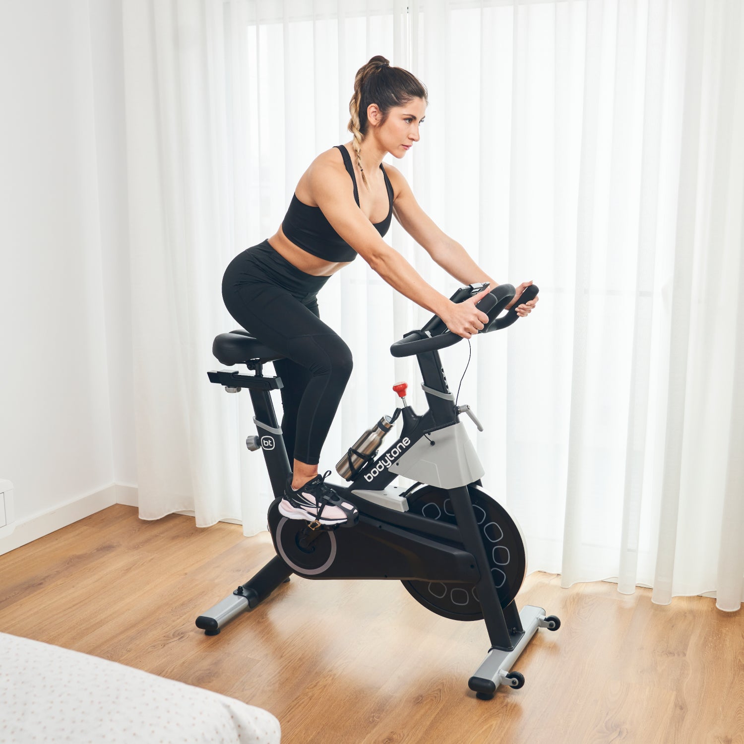bodytone-active-bike-200-connect-velo-appartement-reconditionne-18-kg image 2